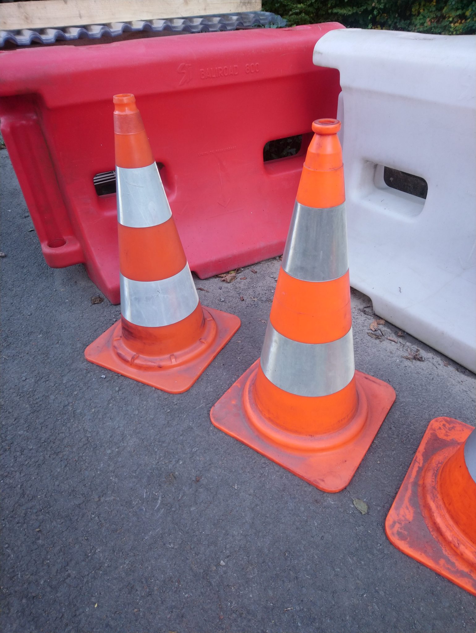 Cône de signalisation en PE avec base en caoutchouc